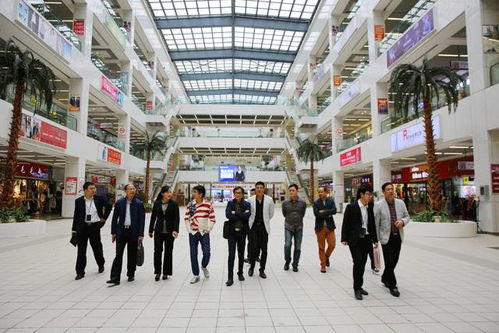 泉州市纺织服装商会休闲运动品牌代表 羽绒服厂家代表到贵阳西南国际商贸城参观考察